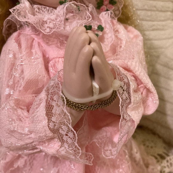 Vintage Praying Porcelain Girl Doll - Pink Gown, Kneeling, Rosary - Picture 3 of 13